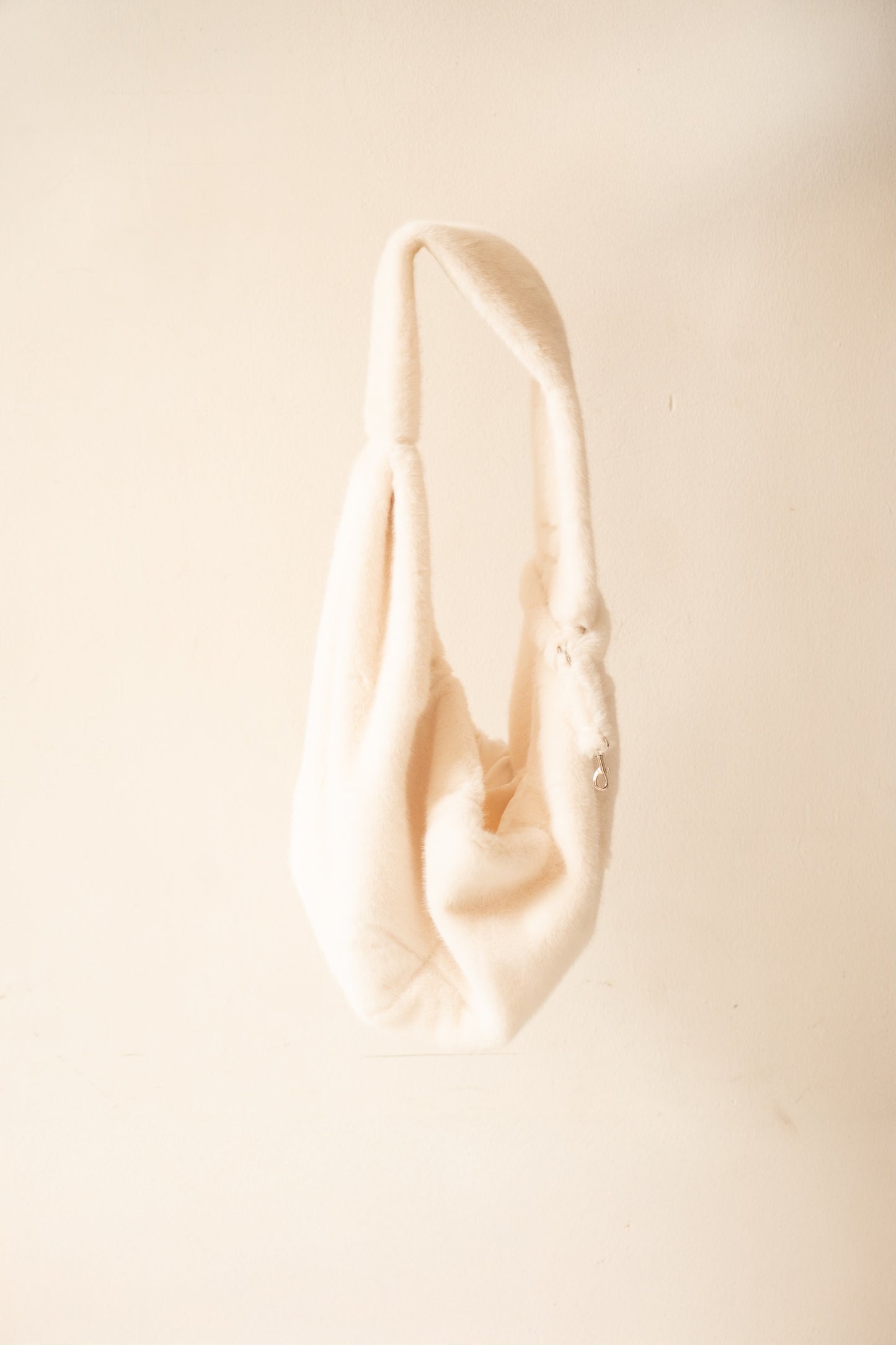 Sac boubou – Fausse Fourrure Blanche